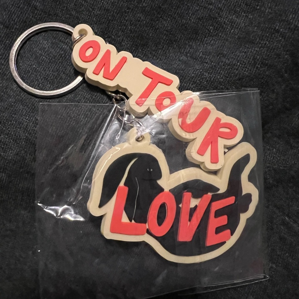 Harry Styles Love on tour keychain new